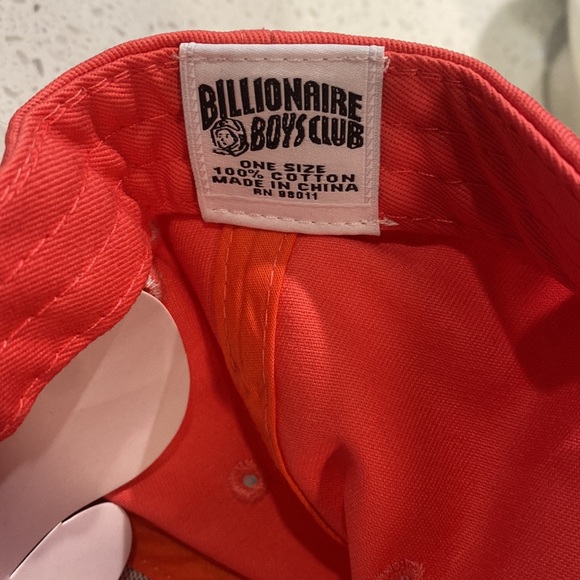 Never worn SnapBack - Picture 5 of 9